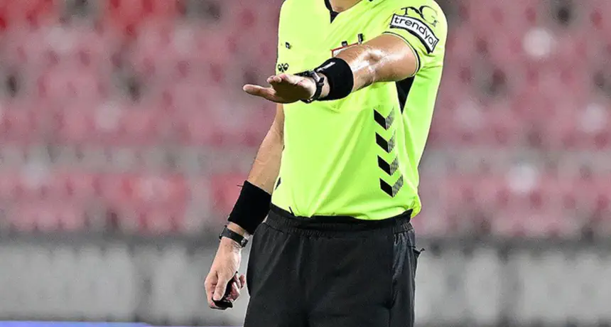 Turukiya: Umusifuzi umwe yasanganwe amapari ibihumbi 18 mu mukwabo wafatiwemo abasifuzi 371 bakina urusimbi