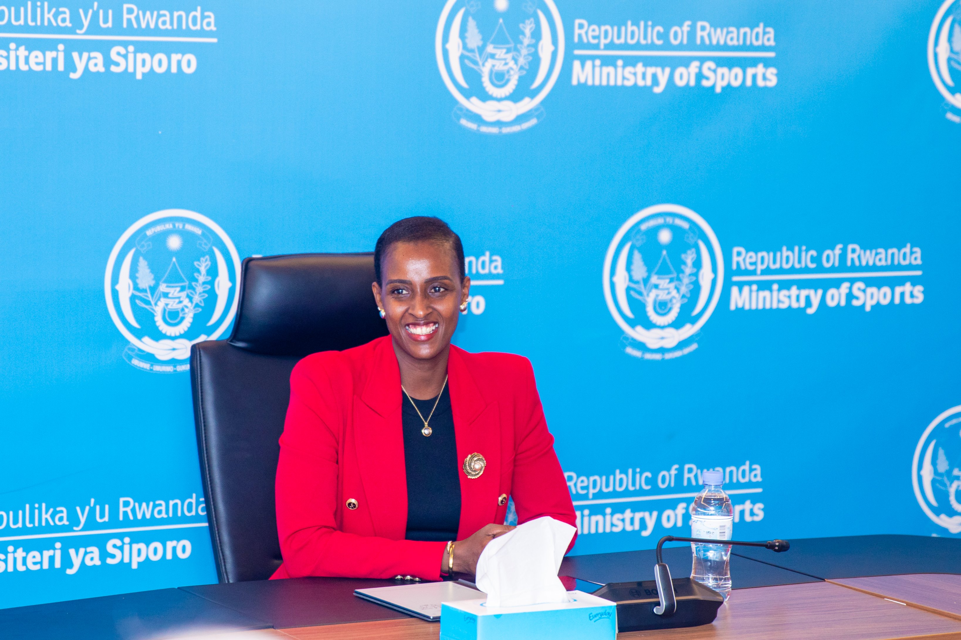 Minisitiri Mukazayire yatanze ‘inzira y’ubukire’ kuri Rayon Sports; aca amarenga ku bibuga bine bishya