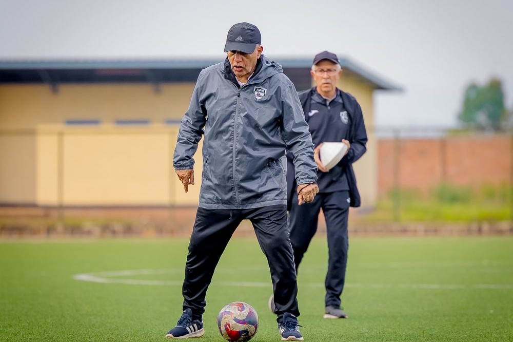 “Abanenga ubusatirizi bwacu ntibazi umupira” - Umutoza Taleb wa APR FC yavuze uko yiteguye Rayon Sports
