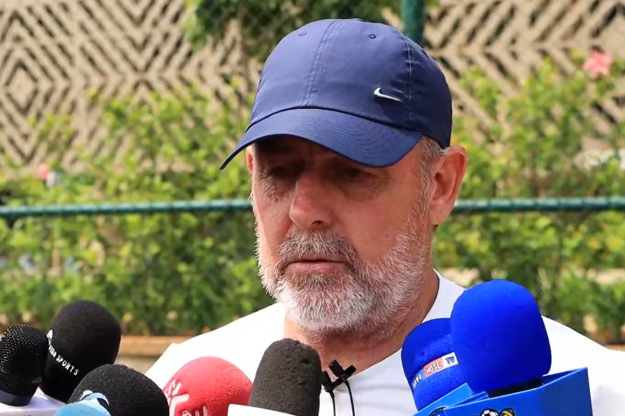 “Tugomba gukina umukino utagira ikosa” - Bruno Ferry yahigiye gushimisha Aba-Rayons imbere y'umukeba