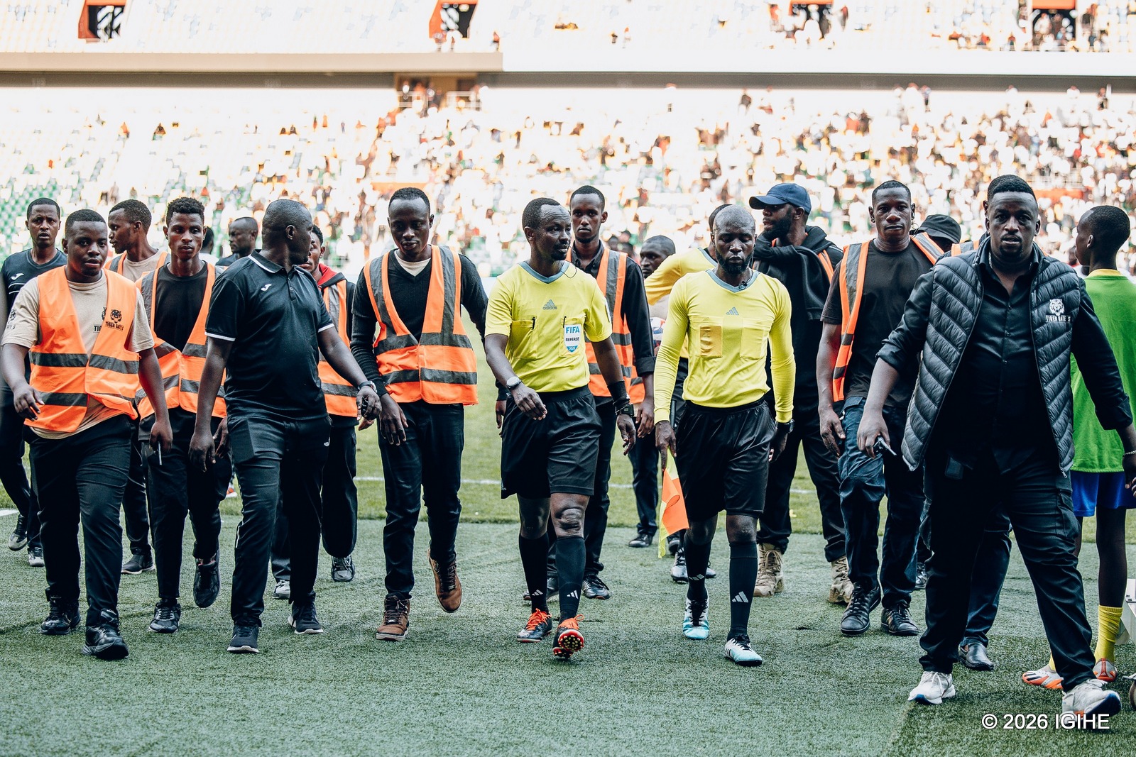 Abafana ba APR FC bise abasifuzi “ibisambo” nyuma yo kunganya na Al-Merrikh