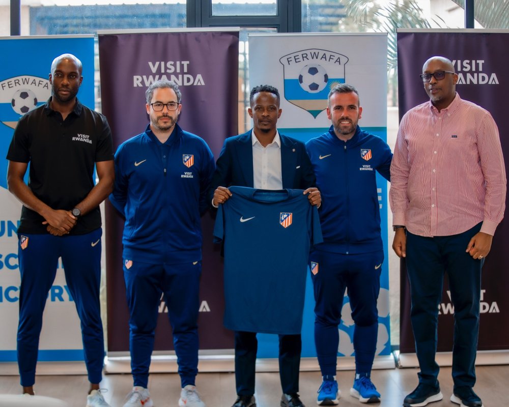 Haruna Niyonzima mu batoza 13 batoranyijwe na Atlético de Madrid